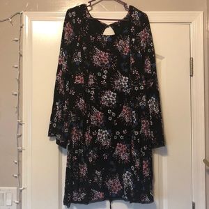 Bell sleeve back key hole floral dress